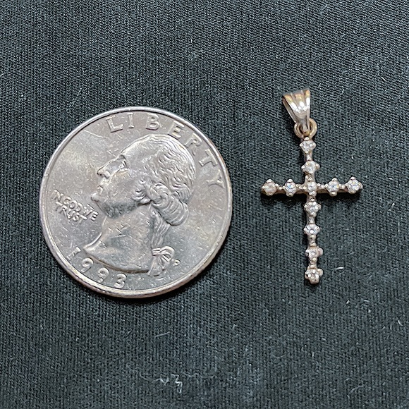 Diamond and white gold small cross - Picture 3 of 3